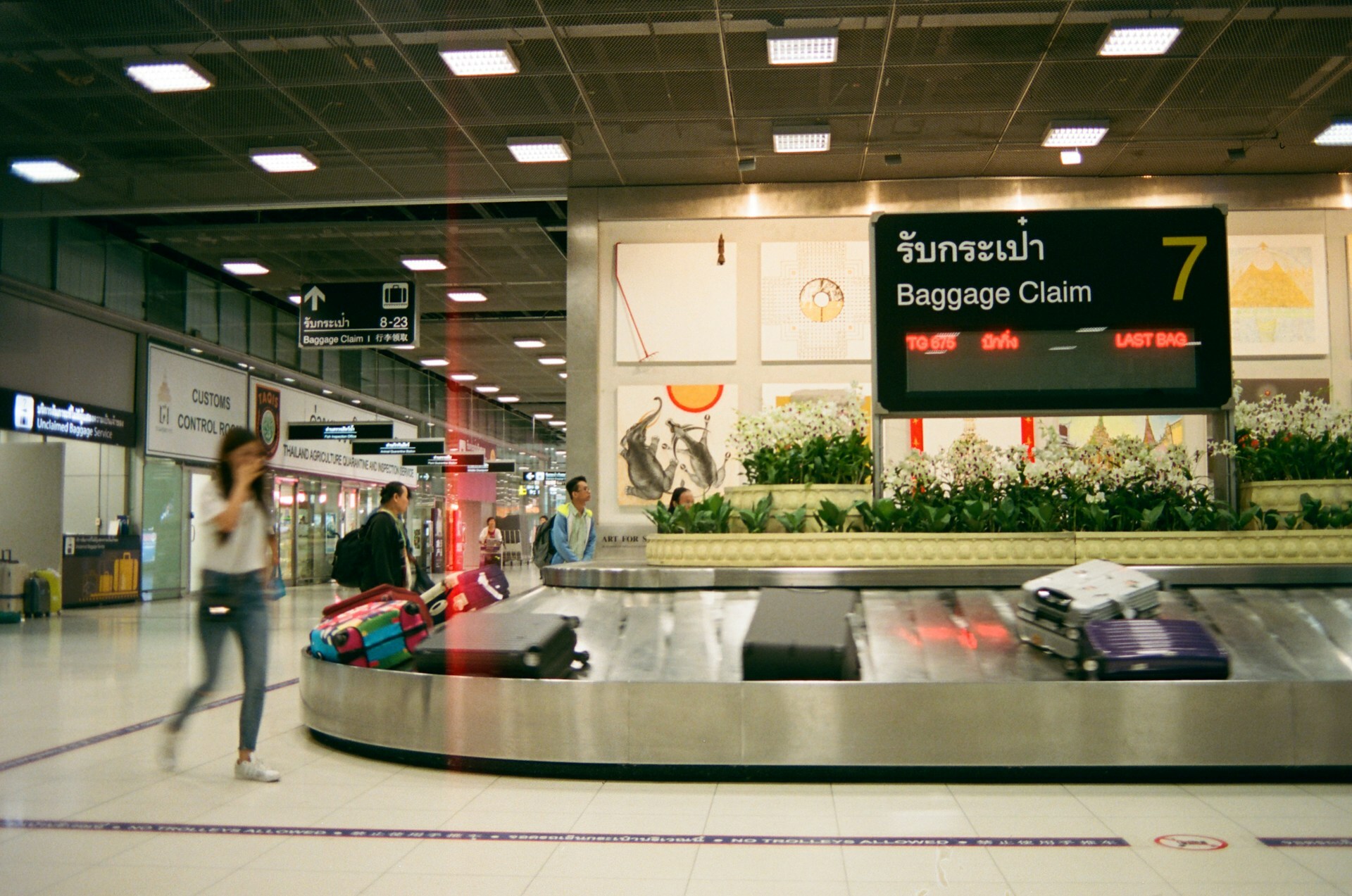 How Checked Luggage Thieves Choose Bags to Steal